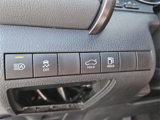 2020 Toyota Camry SE photo 26