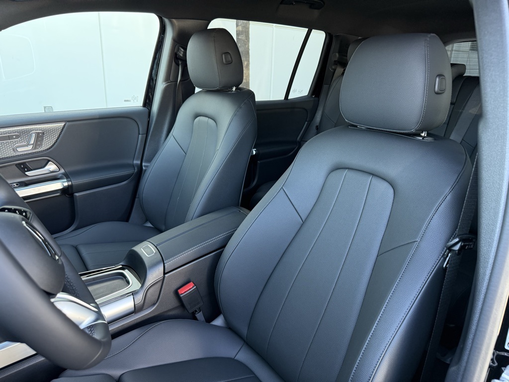 2025 Mercedes Benz EQB photo 11
