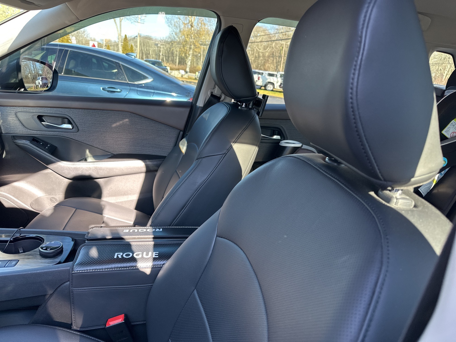 2021 Nissan Rogue SV photo 4