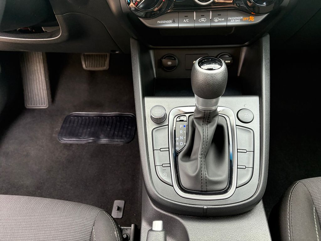 2023 Hyundai Kona SEL photo 17