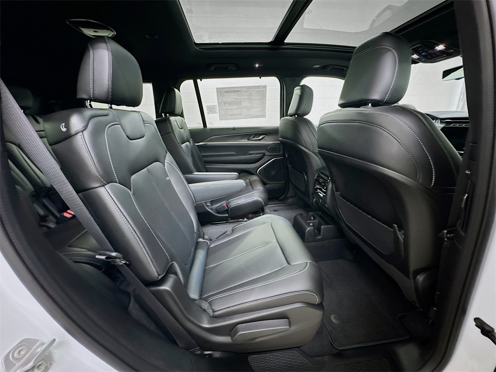 2025 Jeep Grand Cherokee Limited photo 22