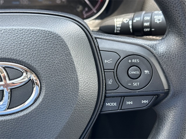2024 Toyota RAV4 XLE photo 19