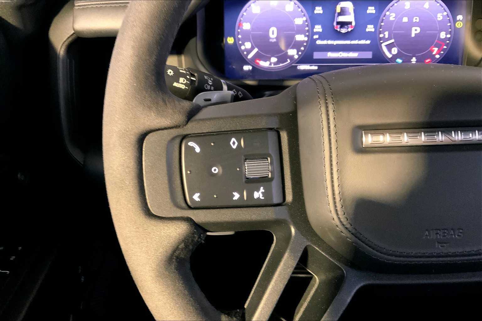 2023 Land Rover Defender V8 photo 27