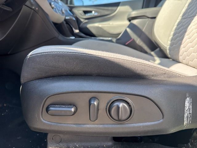 2021 Chevrolet Equinox LS photo 22