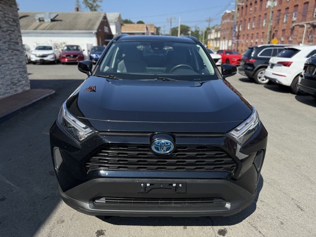 2022 Toyota RAV4 Hybrid XLE photo 2