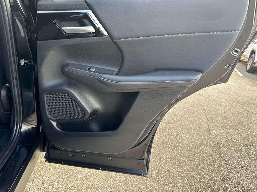 2024 Mitsubishi Outlander SE photo 16
