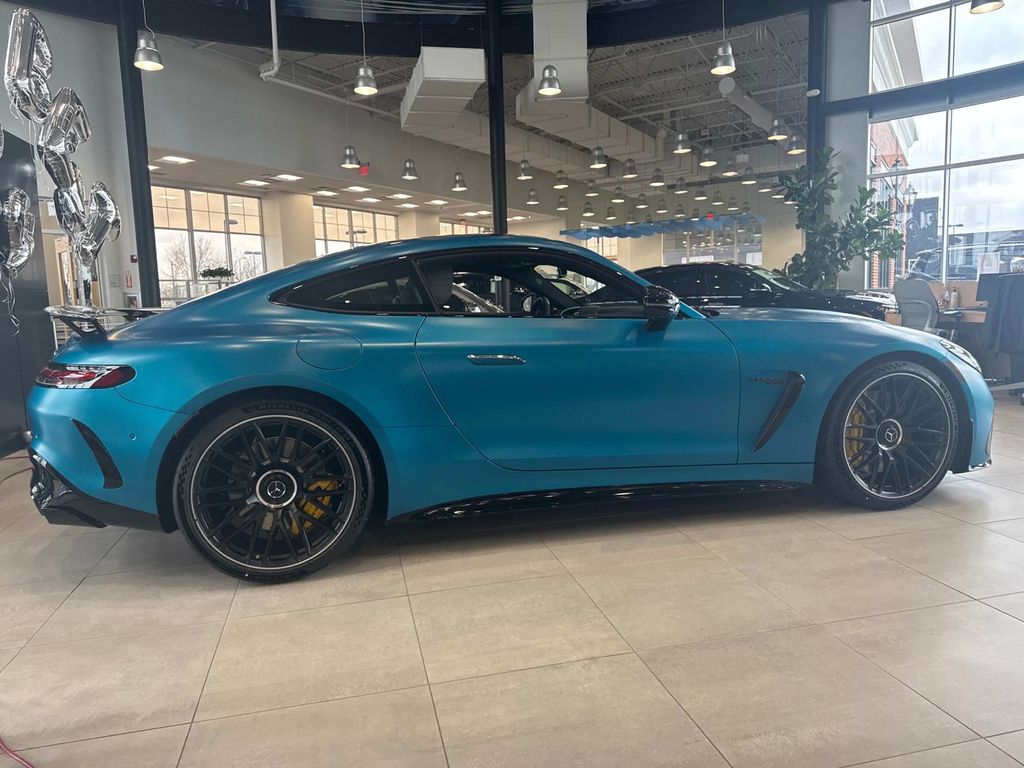 2025 Mercedes Benz AMG GT photo 4