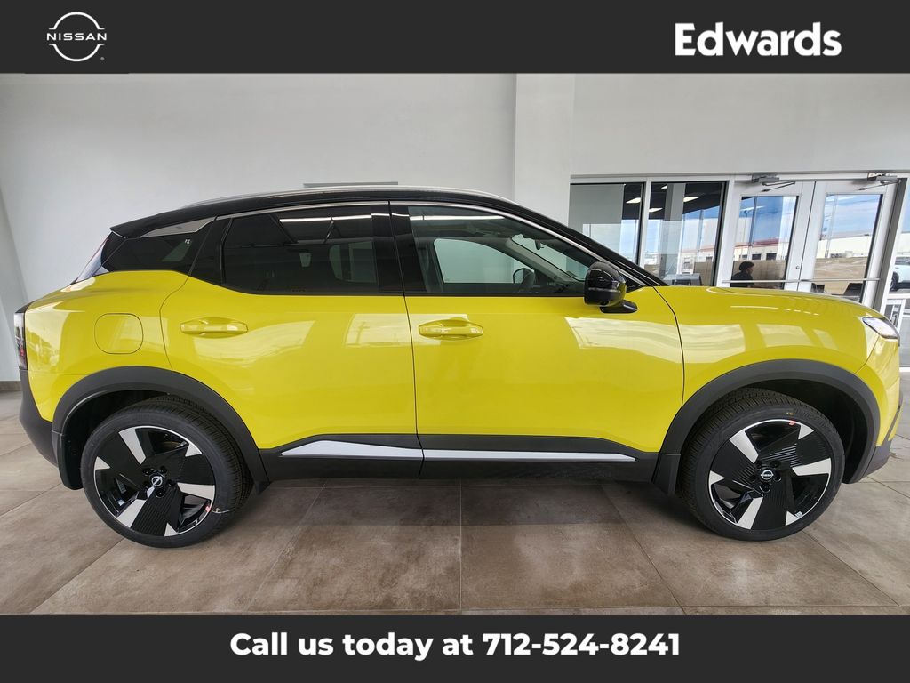 2025 Nissan Kicks SR AWD's photo