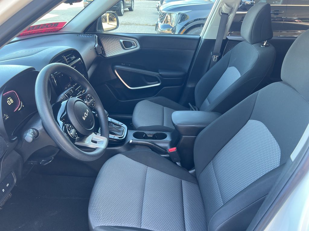 2023 Kia Soul S photo 4