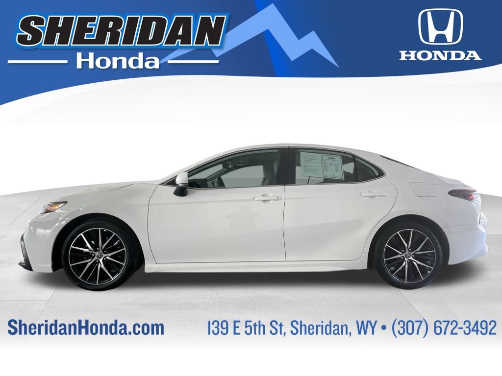 2023 Toyota Camry SE's photo