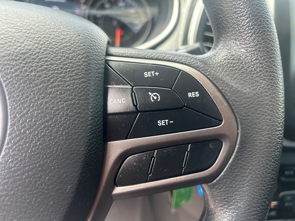 2021 Jeep Cherokee Latitude photo 30