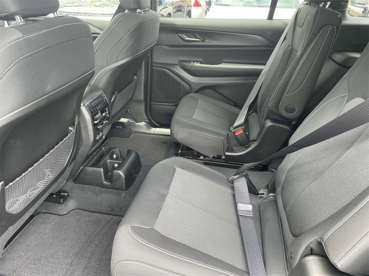 2025 Jeep Grand Cherokee Laredo photo 21