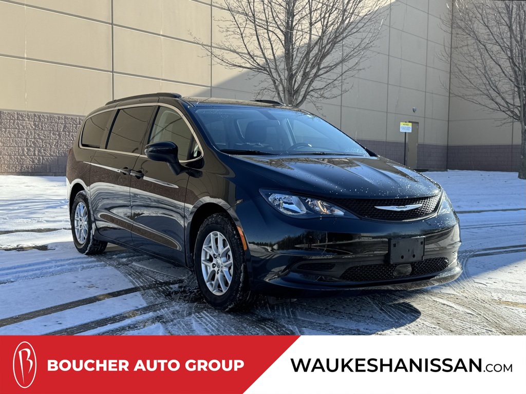 2021 Chrysler Voyager LX's photo