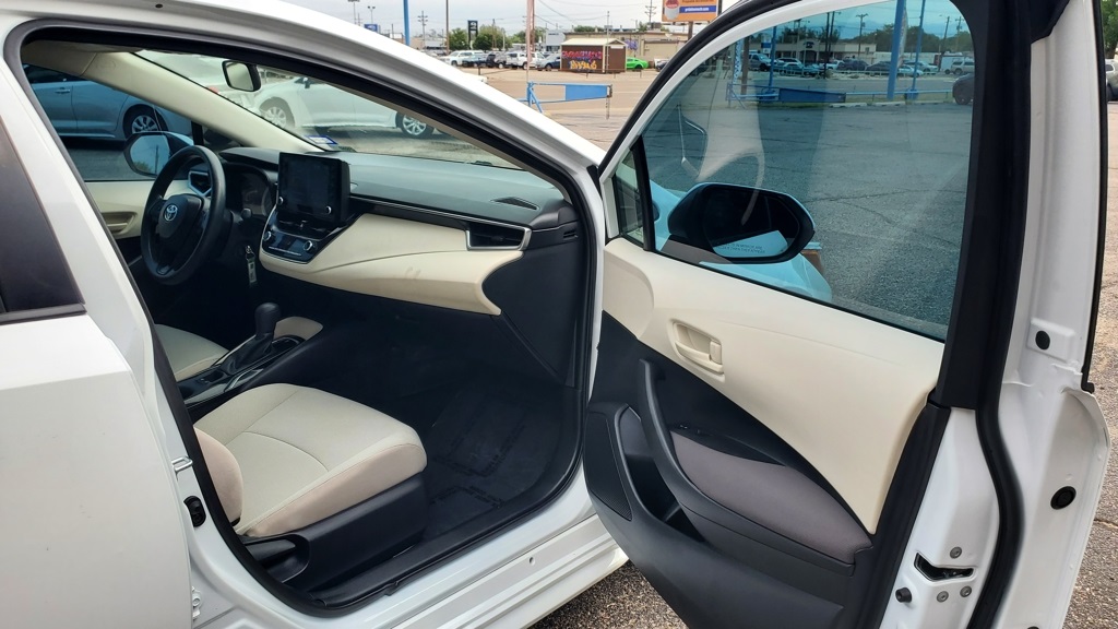 2022 Toyota Corolla LE photo 38