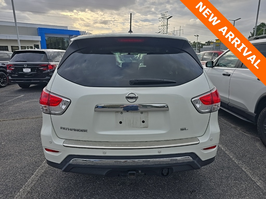 2016 Nissan Pathfinder SL photo 3