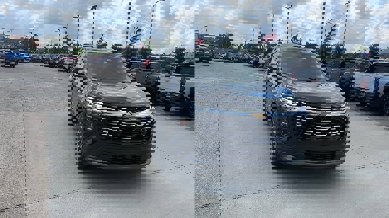 2026 Chevrolet Equinox LT photo 3