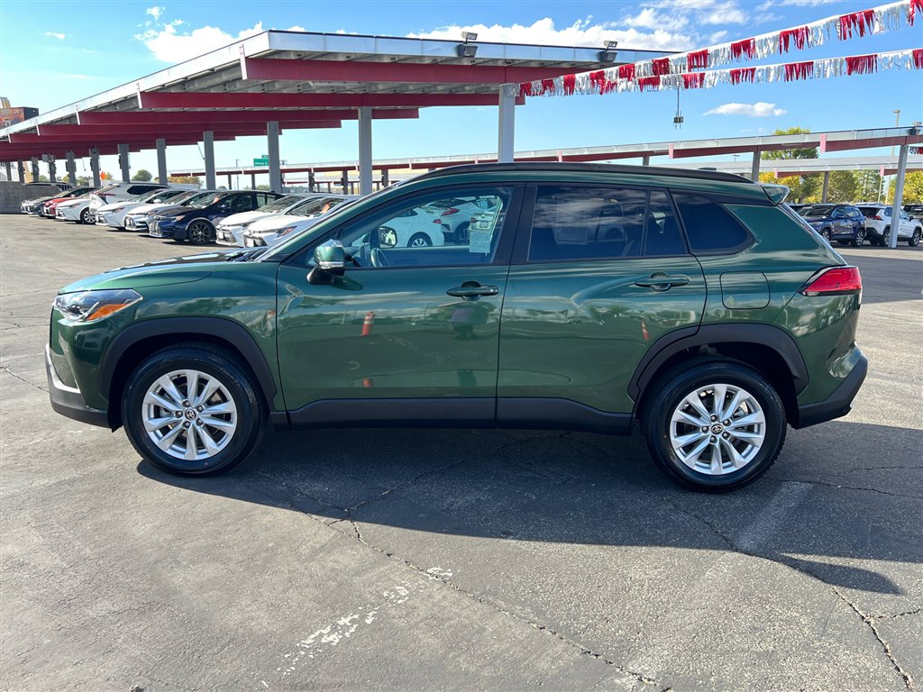 2022 Toyota Corolla Cross LE photo 4