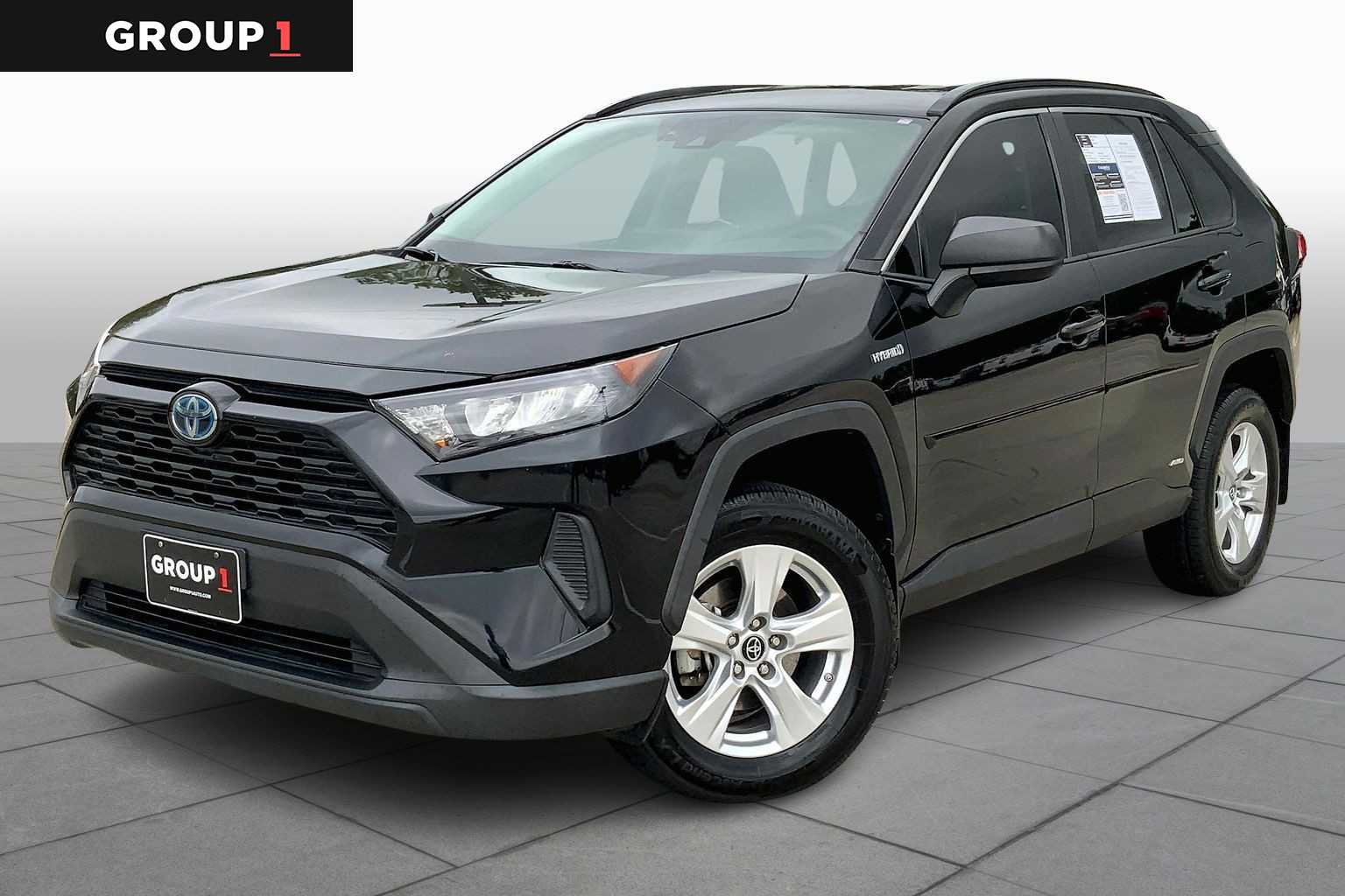 2020 Toyota RAV4 LE's photo