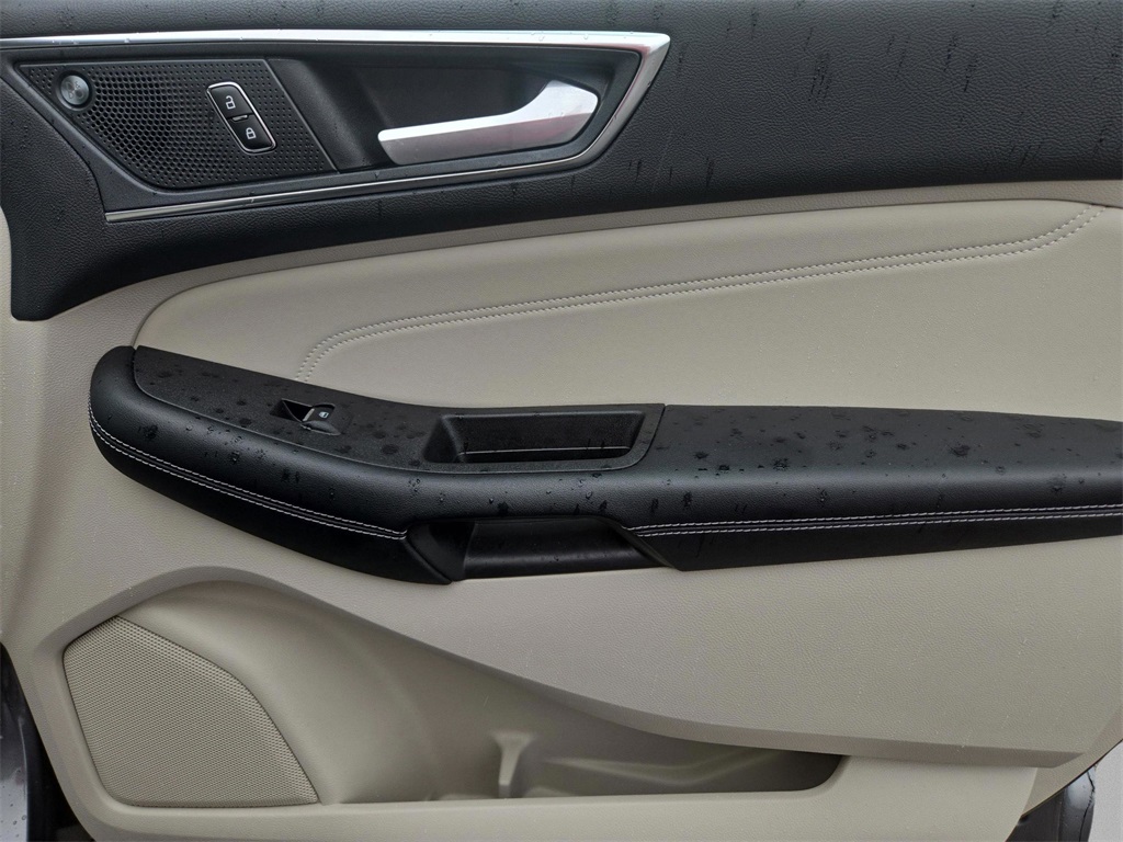 2021 Ford Edge Titanium photo 23