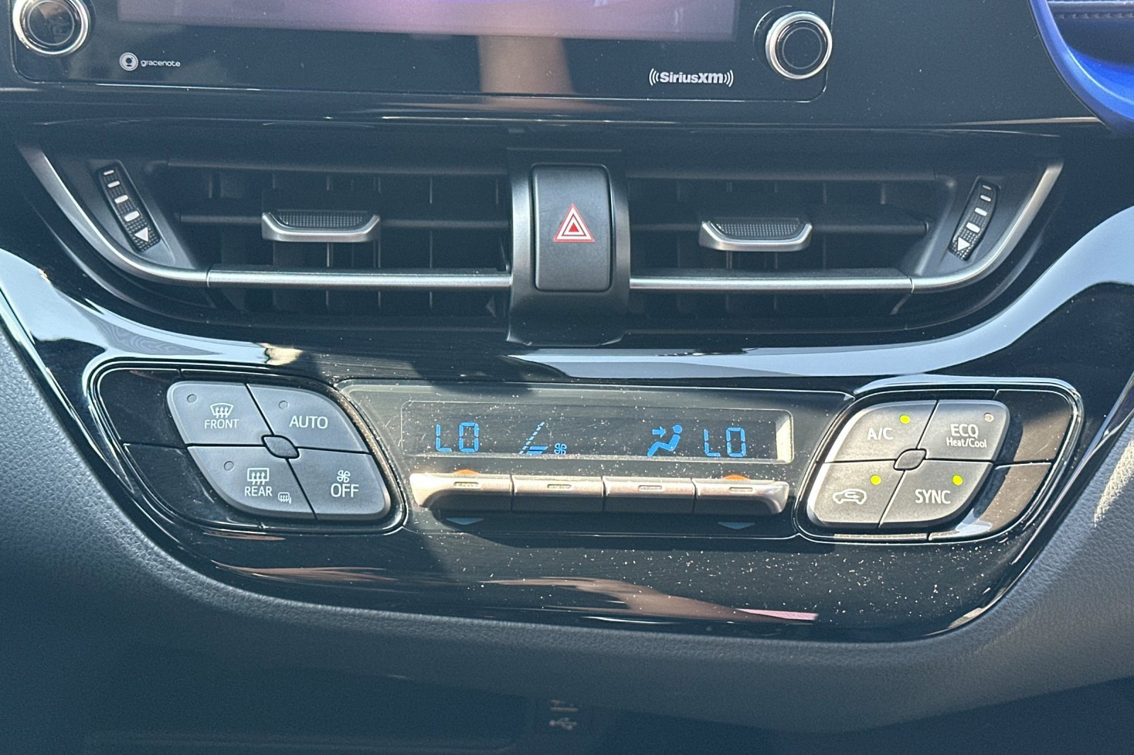 2020 Toyota C-HR XLE photo 27
