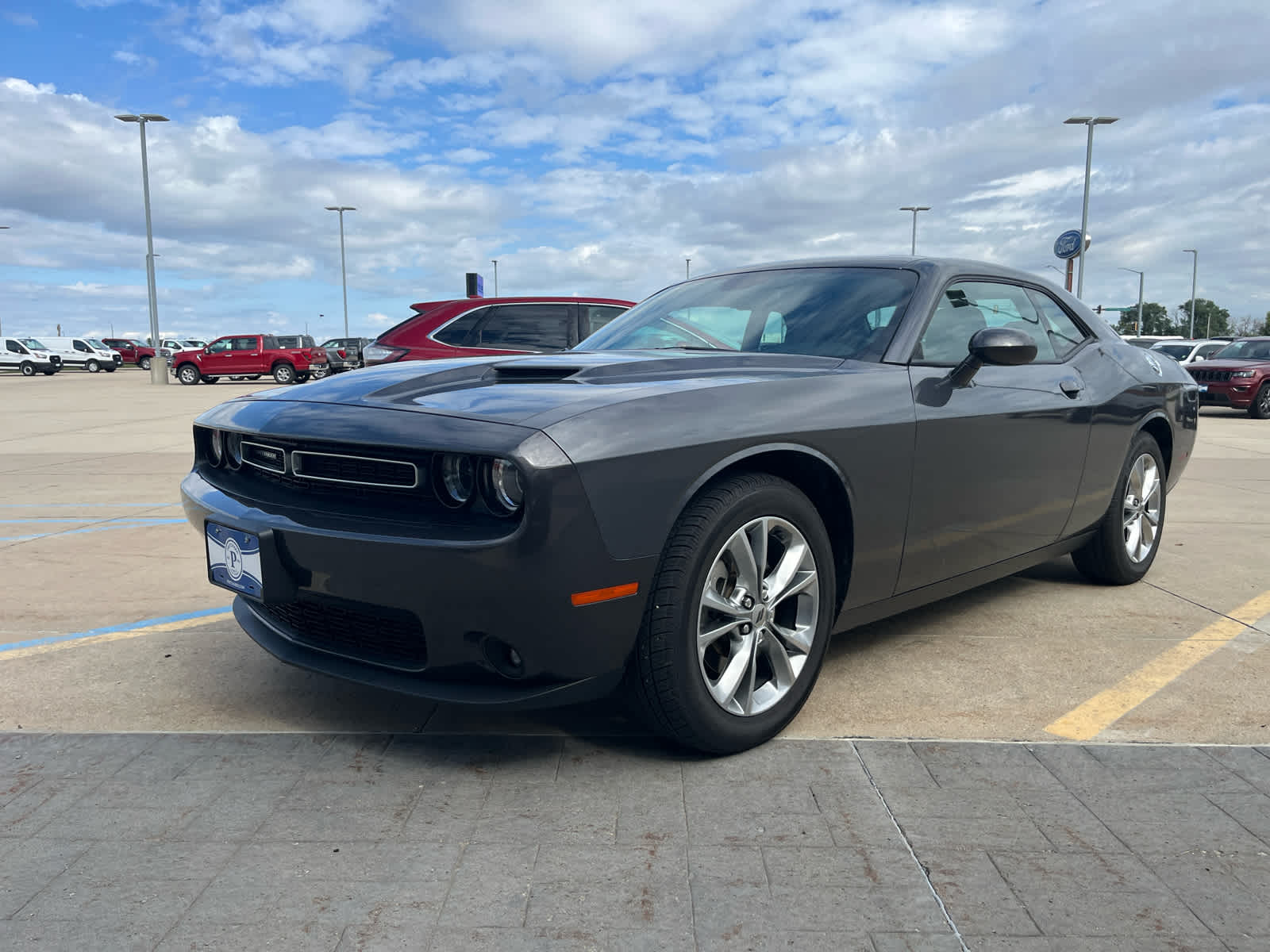 2021 Dodge Challenger SXT photo 2