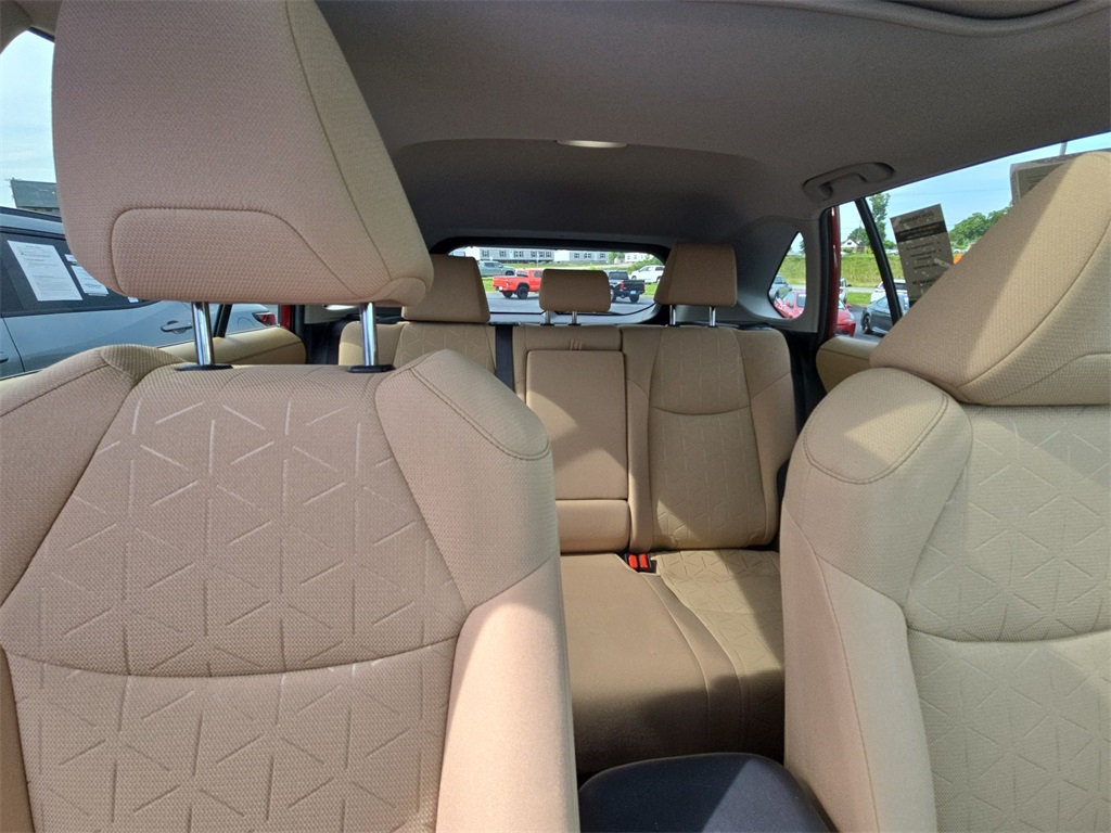 2022 Toyota RAV4 XLE photo 13