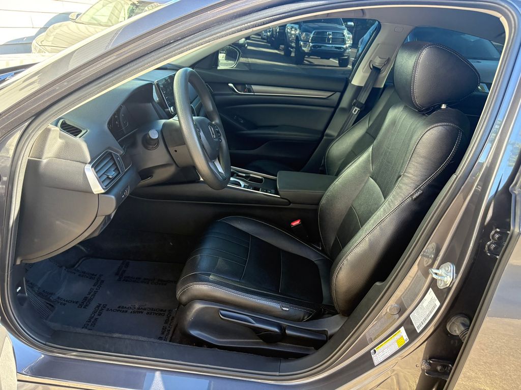 2022 Honda Accord LX photo 13