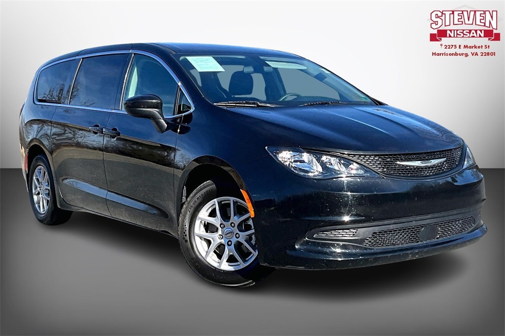 Pre-Owned 2022 Chrysler Voyager LX's photo