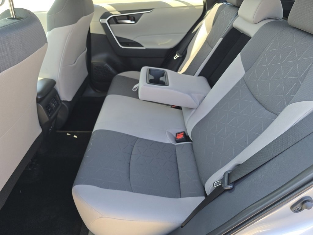 2025 Toyota RAV4 XLE photo 26