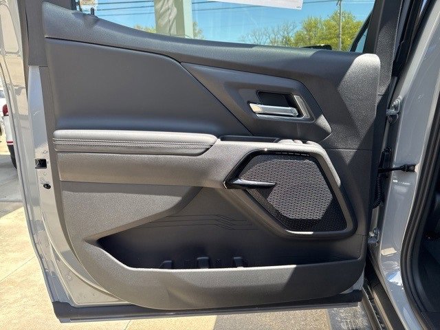 2025 Chevrolet Silverado EV LT photo 25