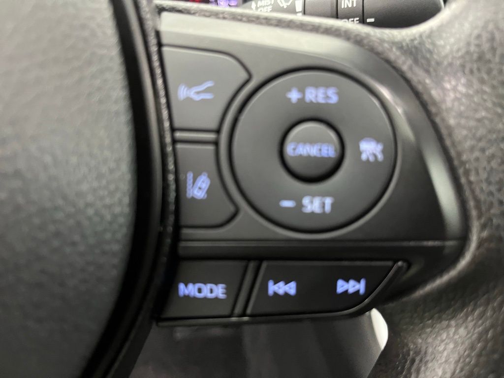 2021 Toyota RAV4 XLE photo 12