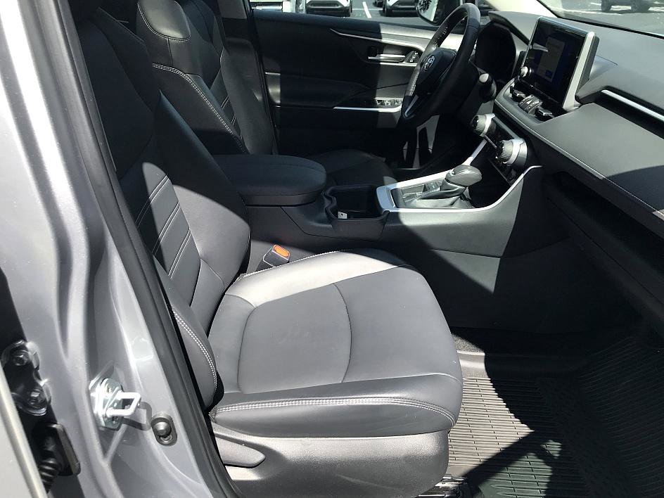 2023 Toyota RAV4 XLE Premium photo 15