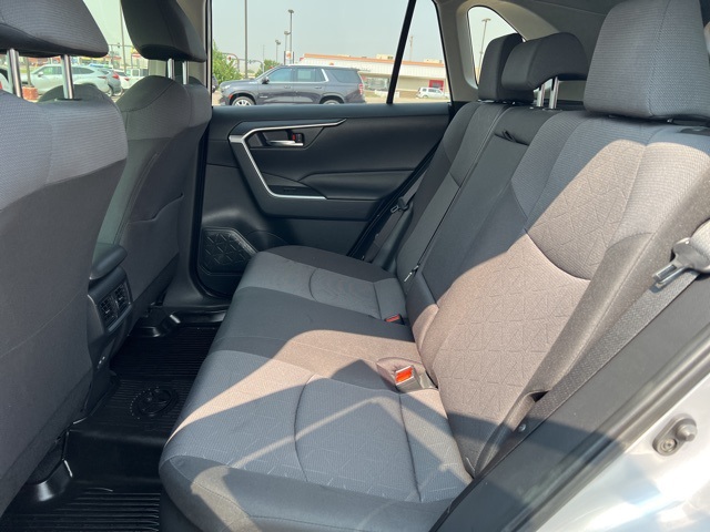 2023 Toyota RAV4 Hybrid XLE photo 8