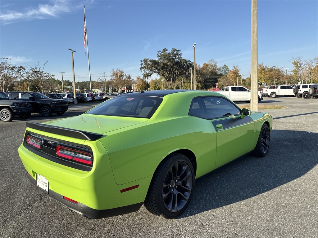 2023 Dodge Challenger R/T photo 3