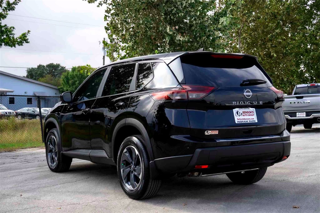 2026 Nissan Rogue SV photo 4