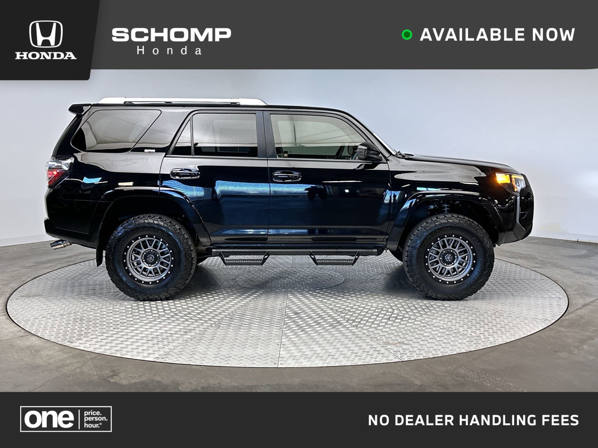 2016 Toyota 4Runner SR5's photo