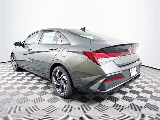 2025 Hyundai Elantra SEL Sport photo 3