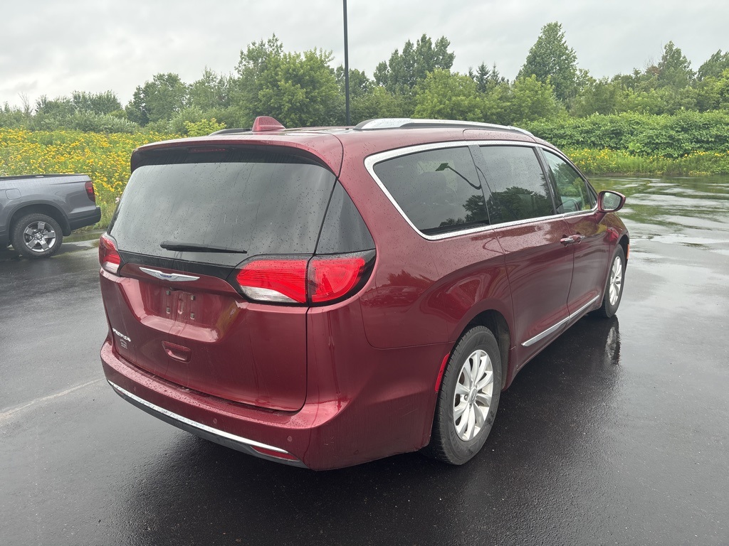 2019 Chrysler Pacifica Touring L photo 3
