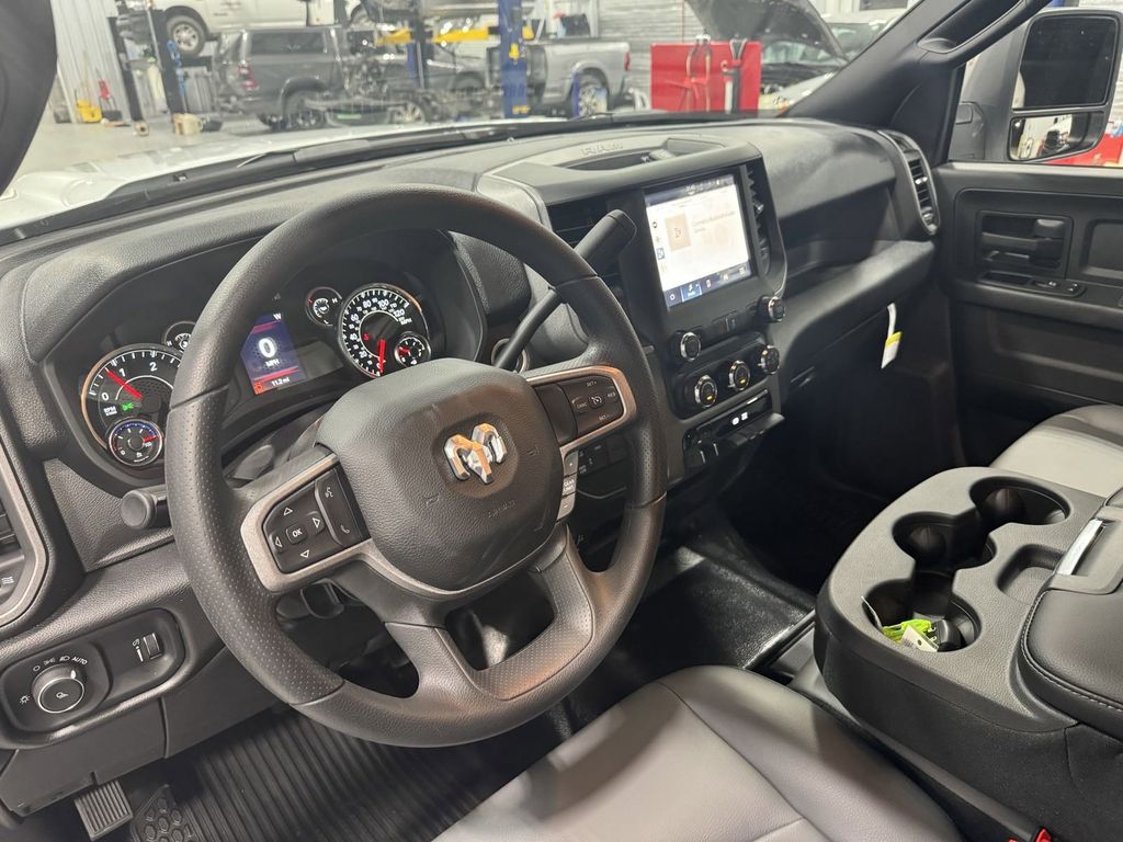 2024 Ram 2500 Tradesman photo 4