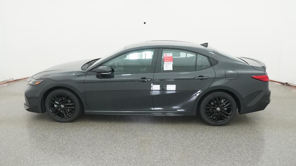 2025 Toyota Camry SE photo 8