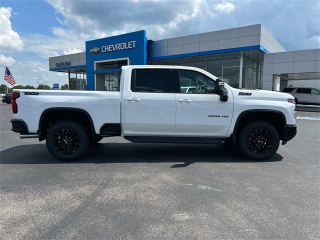 2025 Chevrolet Silverado 2500HD LTZ photo 3