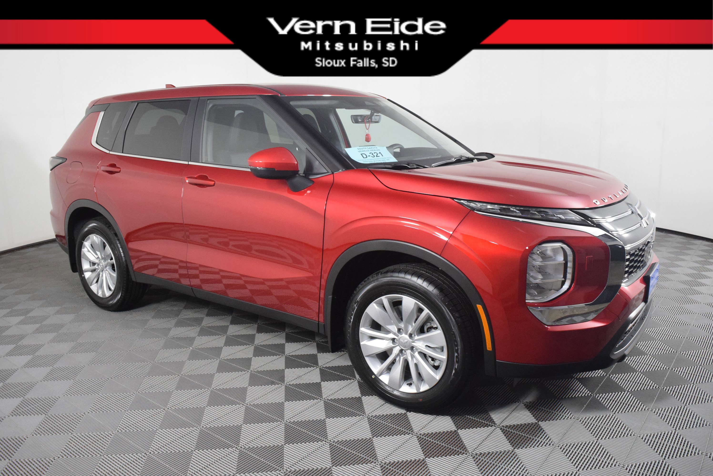 2025 Mitsubishi Outlander ES's photo