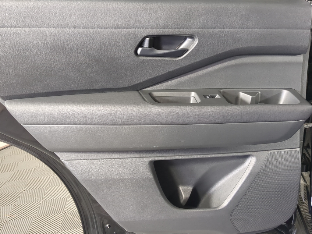 2024 Nissan Pathfinder SV photo 13