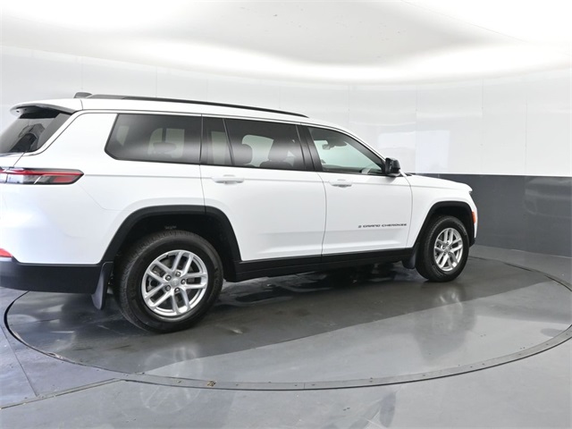 2025 Jeep Grand Cherokee Laredo photo 3