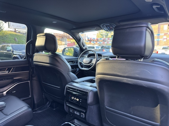 2024 Jeep Wagoneer Series II photo 17