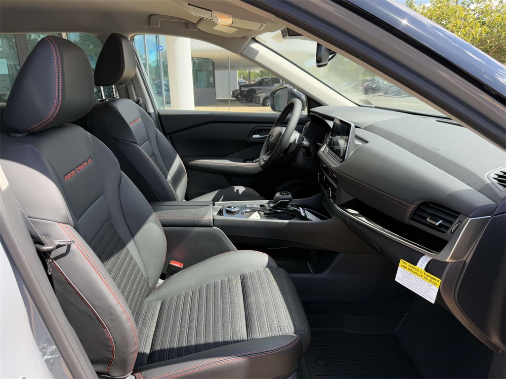 2026 Nissan Rogue SV photo 14