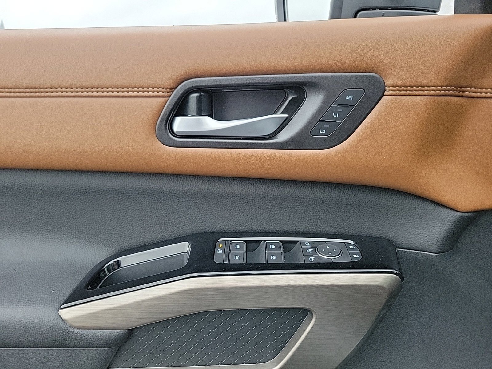 2025 Nissan Pathfinder Platinum photo 15