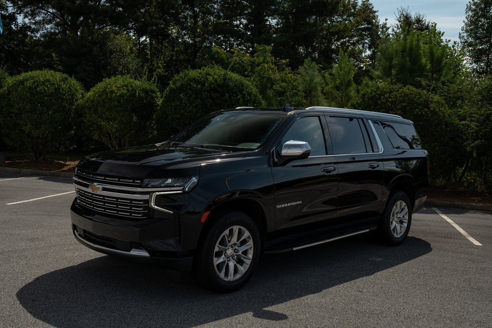 2024 Chevrolet Suburban Premier photo 2