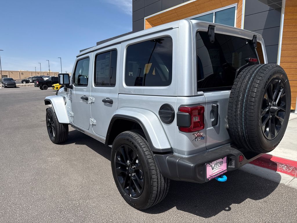 2024 Jeep Wrangler Sahara 4xe photo 8