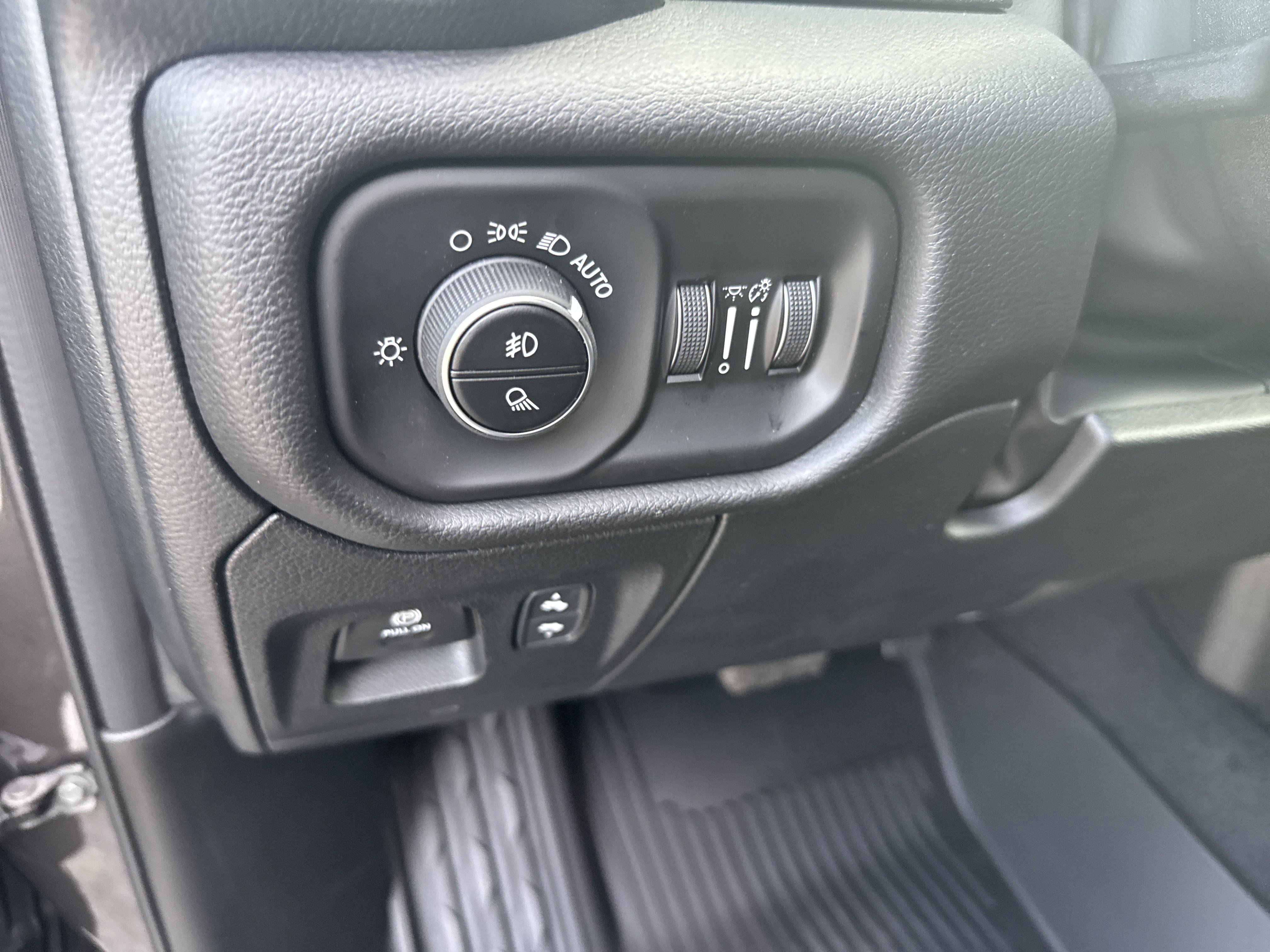 2025 Ram 1500 Laramie photo 10